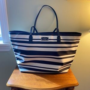 ⚫️⚪️ Kate Spade Black & White Striped Tote ⚪️⚫️